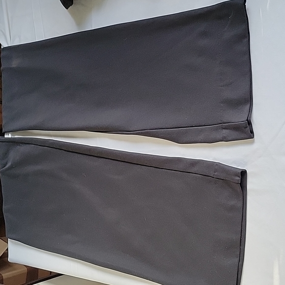 2 pairs of L.L. Bean Yoga Pants size medium $30 for both pairs - Picture 2 of 7